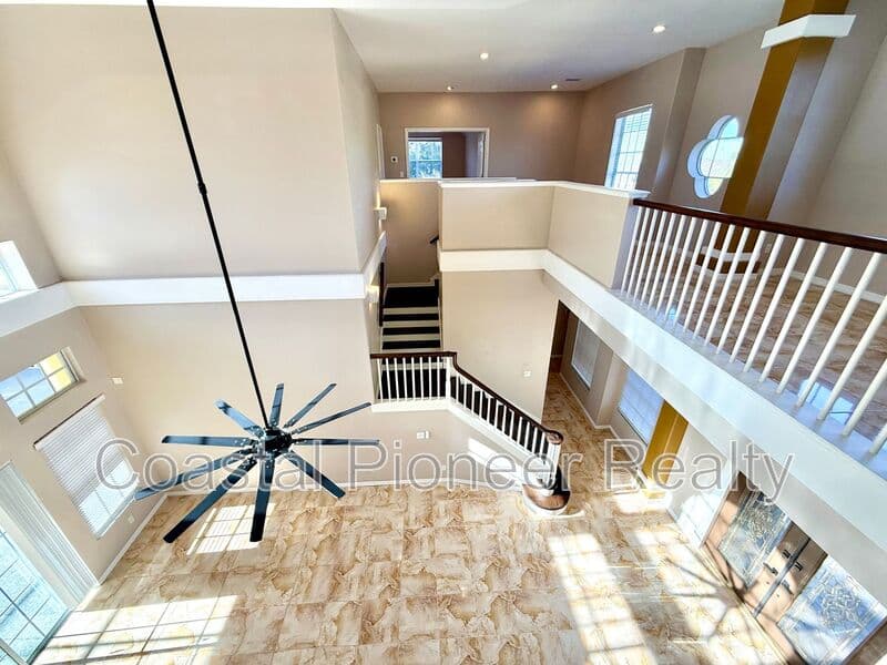 Largo House: 10334 Longwood Dr