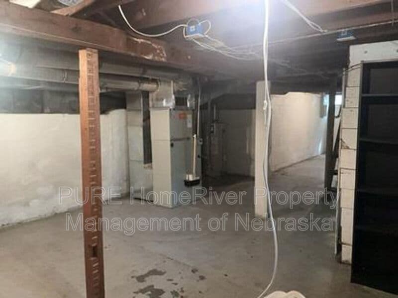 Fremont House: 921 W 8th St