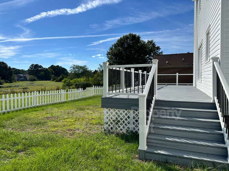 Fayetteville House: 6521 Ryefield Dr