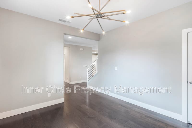 Brentwood House: 376 Bougainvilla Drive