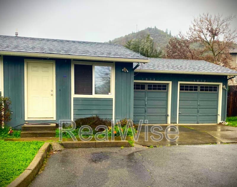 Grants Pass House: 1834 NE D St