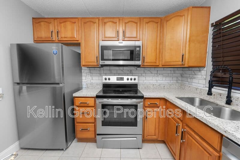 Tampa Townhome: 2862 Somerset Park Dr