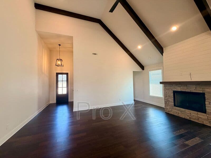 Centerton House: 1141 Red Maple St
