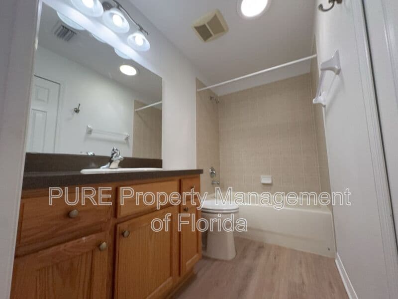Ocala House: 15939 SW 14th Avenue Rd
