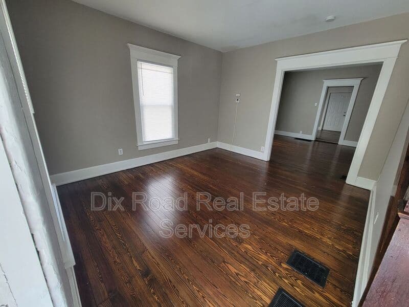 Middletown House: 307 Moore St