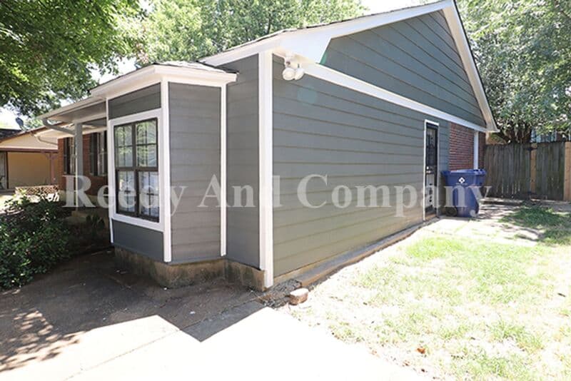 Horn Lake House: 3285 Mayfair Dr