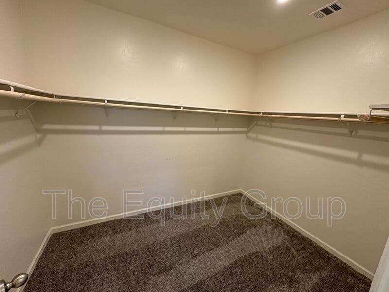 Visalia House: 3208 North Rova Ct