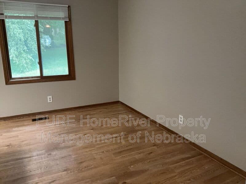 Ralston House: 6723 Woodbine Cir