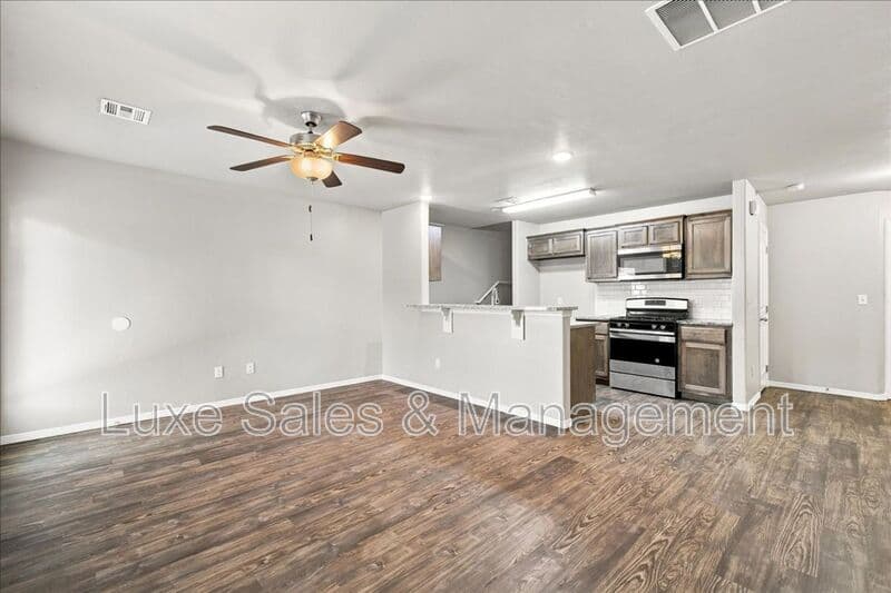 Edmond House: 2024 Buena Vida Lane