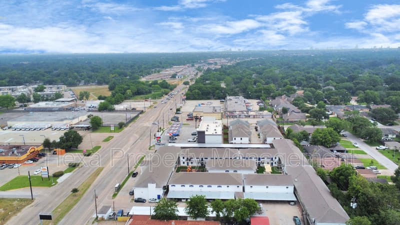 Houston Condo: 11211 S Post Oak Rd.