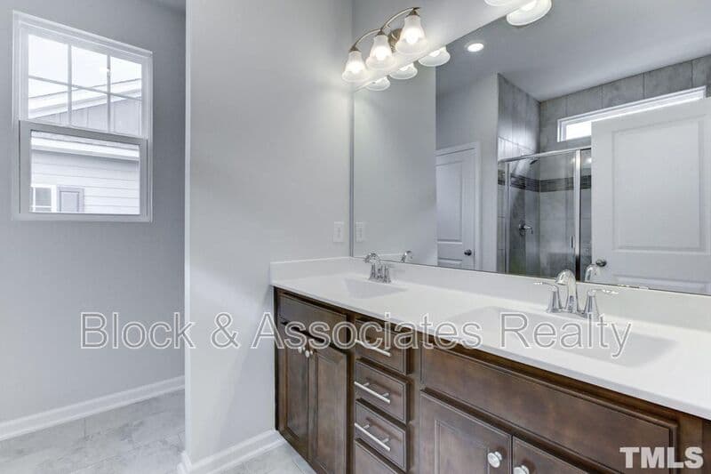 Apex House: 2909 Great Lawn Road