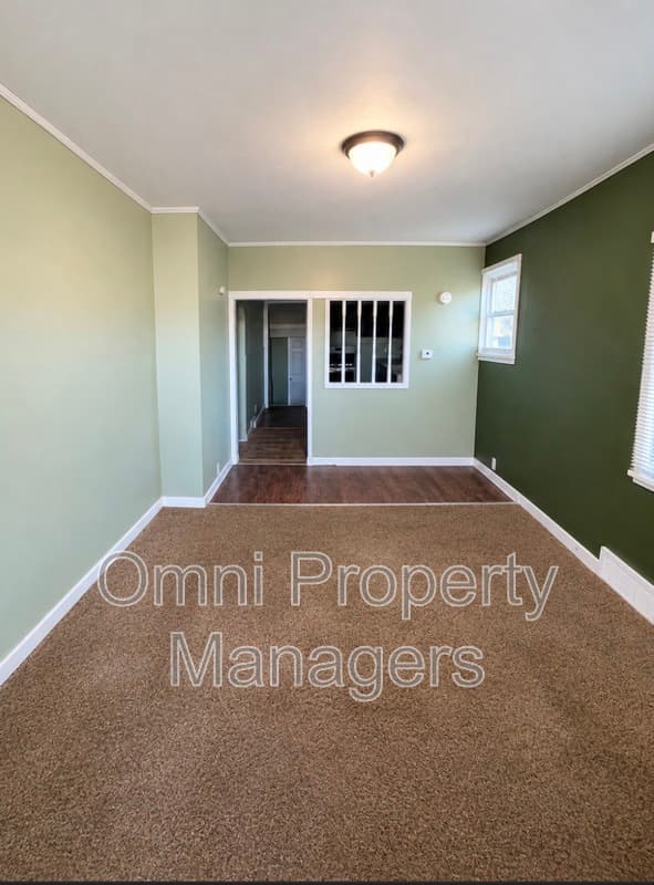 Warren House: 8494 Studebaker Ave