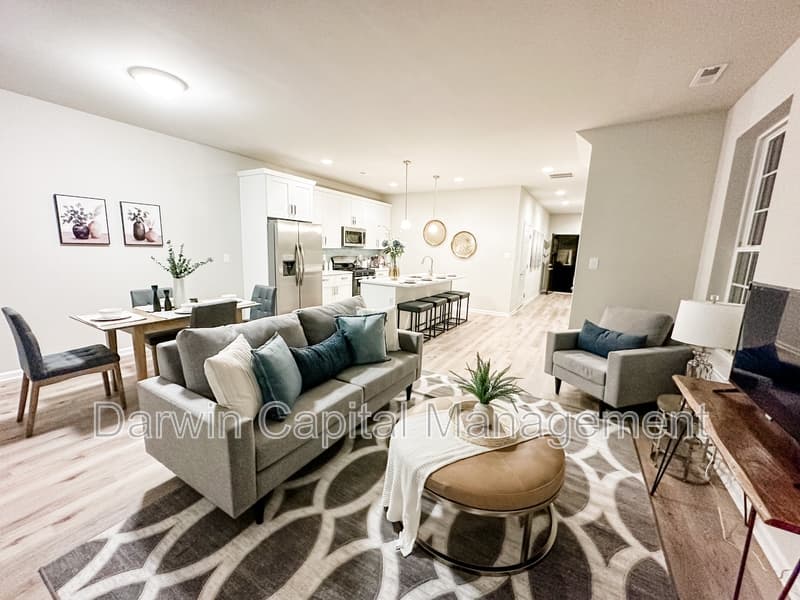 Monroe Condo: 988 Woodview Court