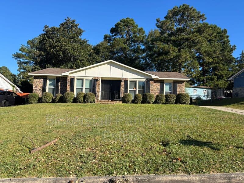 Columbus House: 4925 Foxfire Drive
