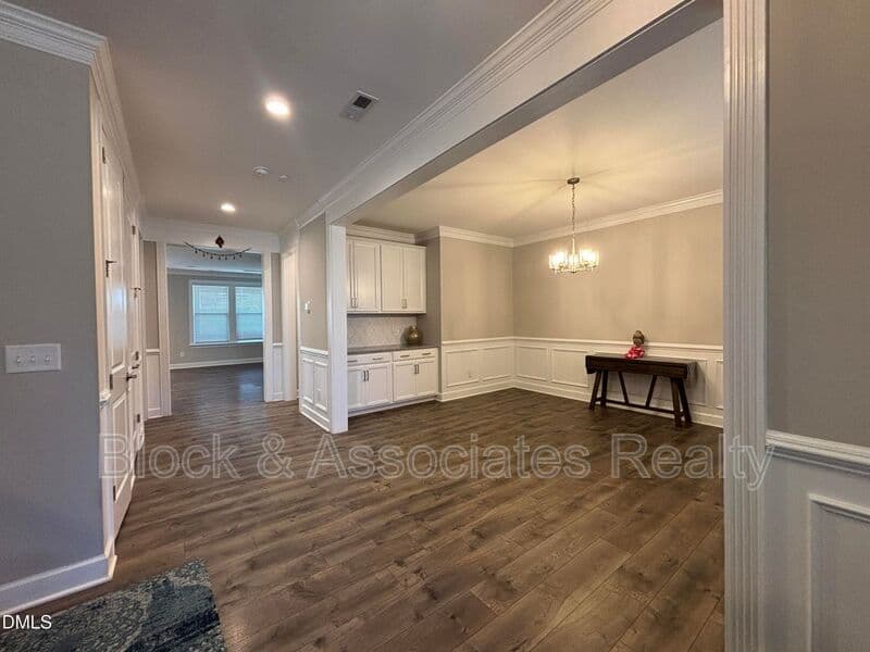 Wake Forest House: 2020 Edens Ridge