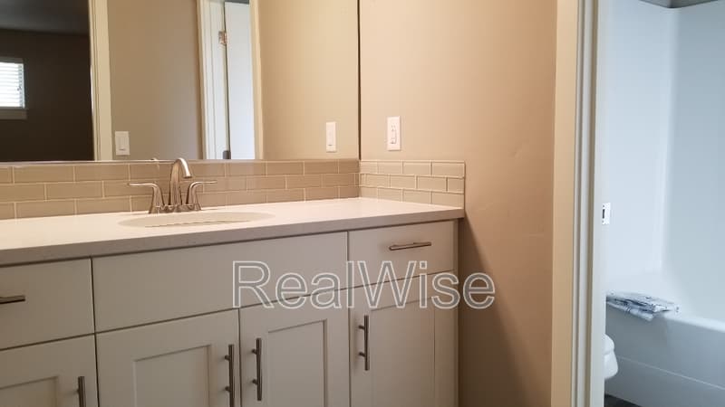 Redmond House: 4332 Southwest Canal Blvd