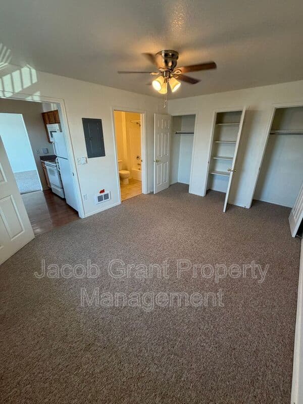 Ammon House: 1378 Curlew Avenue