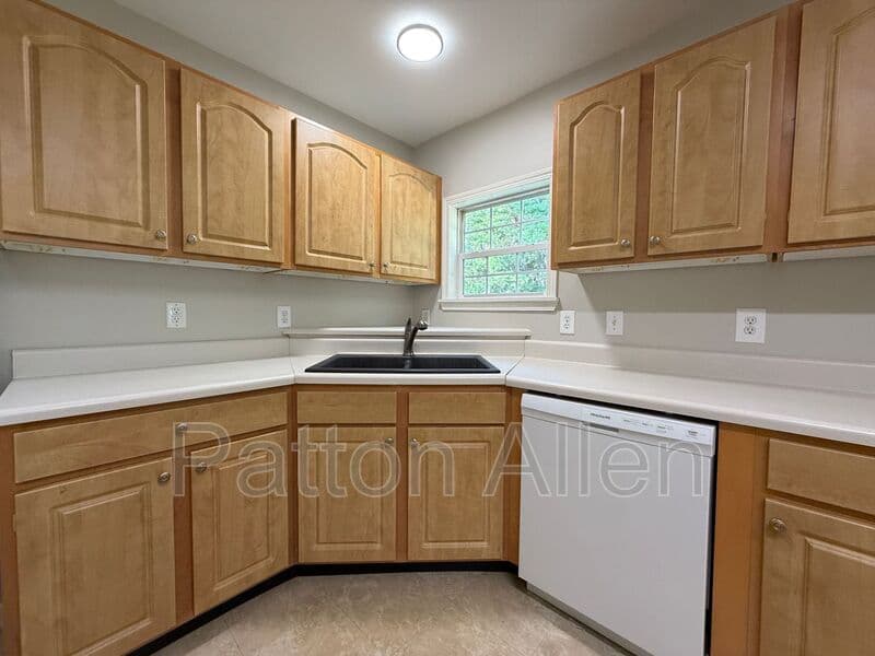 Weaverville House: 18 Meadowview Ter