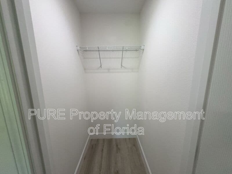 Ocala House: 11165 NW 7th Street