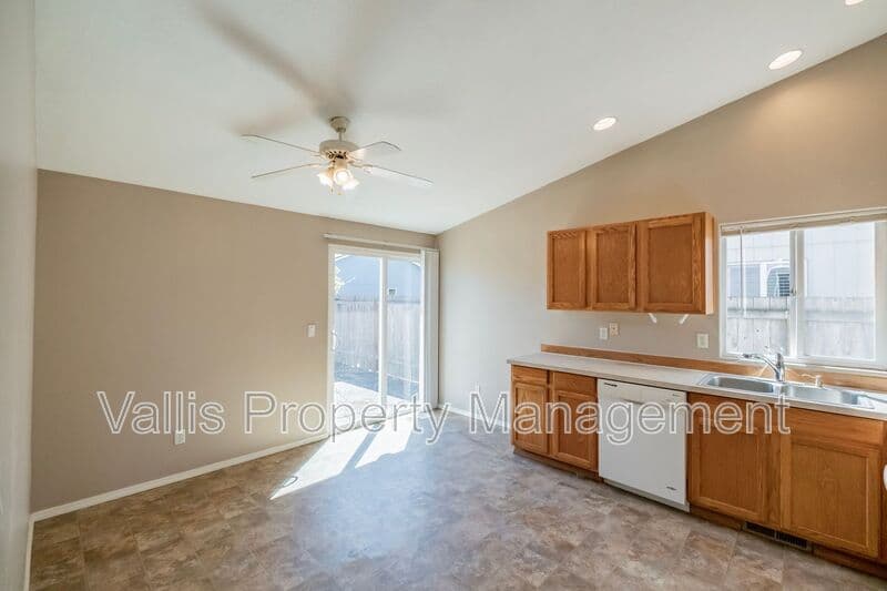 Albany House: 3234 23rd Avenue Southeast