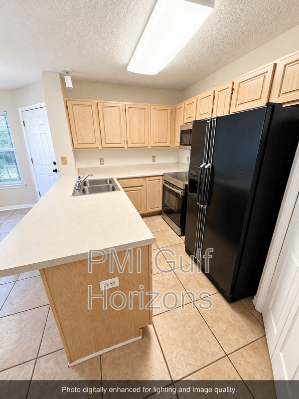 Pensacola House: 1310 Sunrunner Place