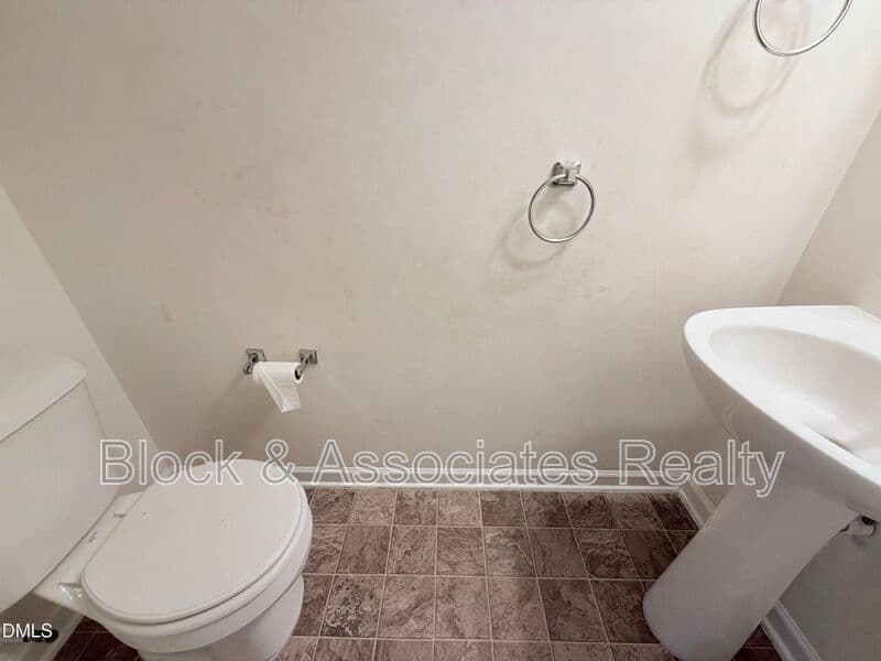 Holly Springs House: 536 Gooseberry Dr