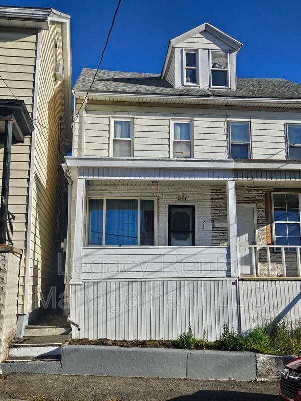 Shenandoah House: 899 West Coal Street