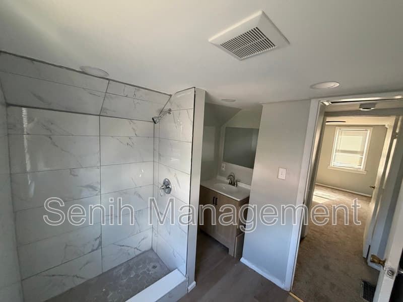 Westland House: 8046 Beatrice
