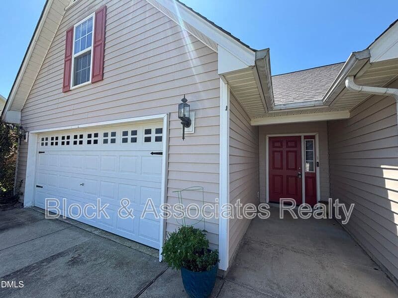 Raeford House: 337 Americana Dr