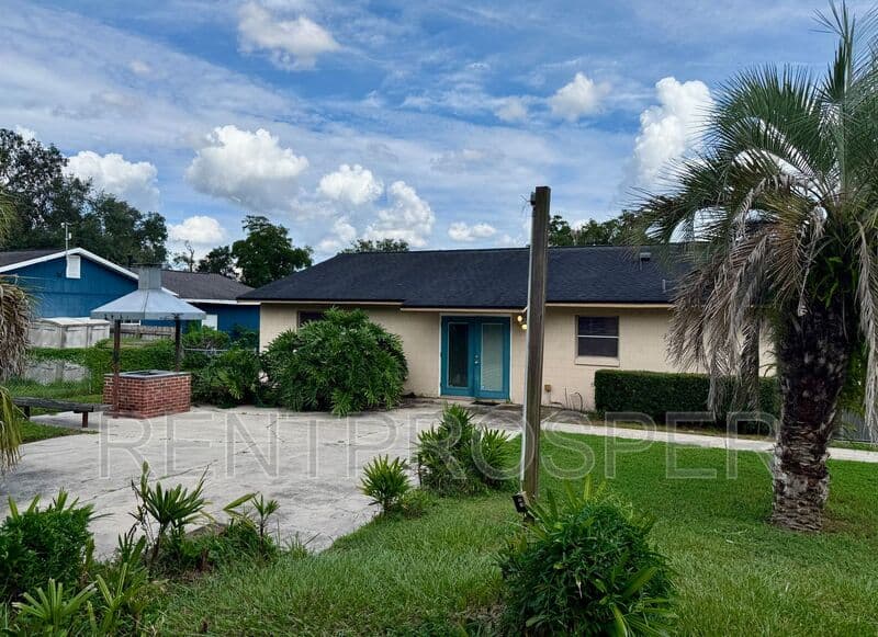 Altamonte Springs House: 914 Little Bend Road