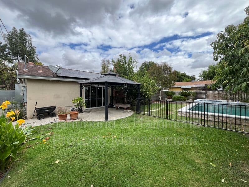 Granada Hills House: 16750 Index St.