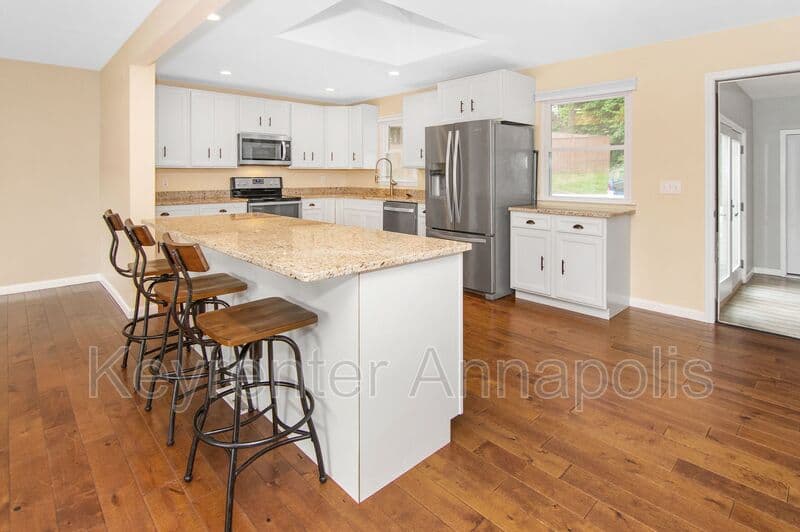 Crownsville House: 840 Valentine View