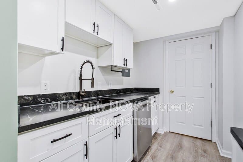 Columbia Condo: 5453 El Camino