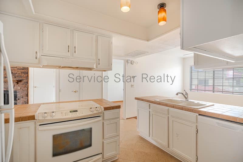 Phoenix Condo: 2020 W Union Hills Dr
