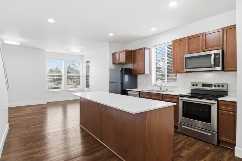 Lakewood Condo: Gravelly Lake Townhomes 8911 Gravelly Lake Dr SW - 116
