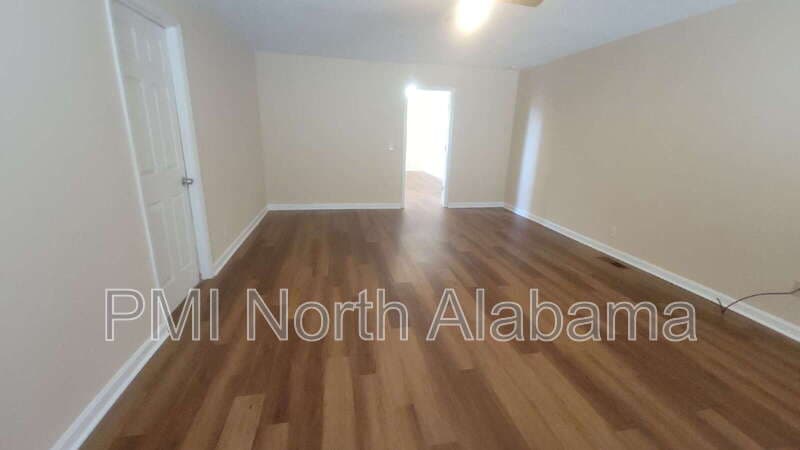 Huntsville House: 1021 Sandy Springs Rd NW