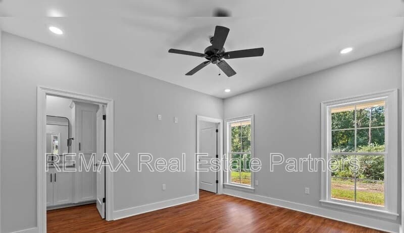 Sumrall House: 43 Dearman Rd