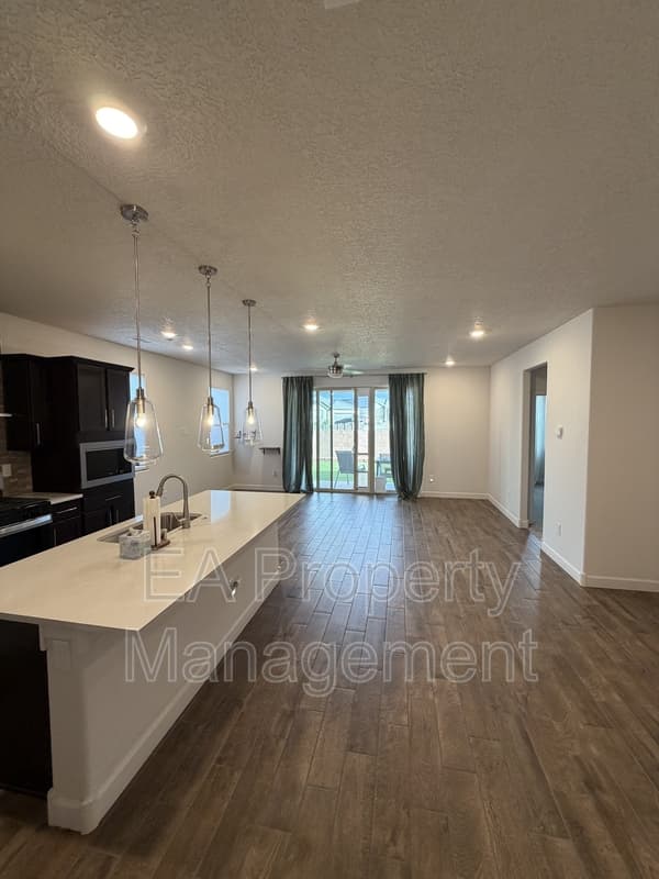 Rio Rancho House: 6742 Clayton Dr NE