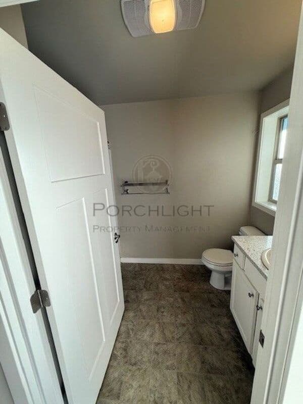 Lynden Condo: 2005 Aaron Drive - 101
