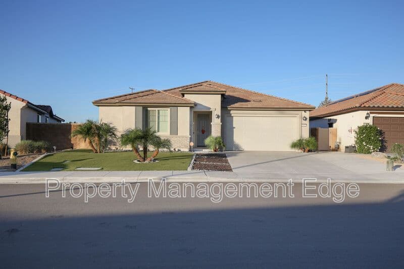 Menifee House: 29337 Chestnut St