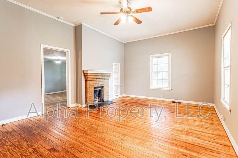 Greenville House: 32 Allen St