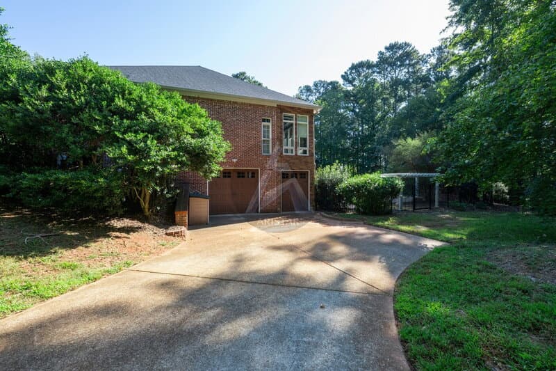 Kennesaw House: 5211 Hadaway Rd NW
