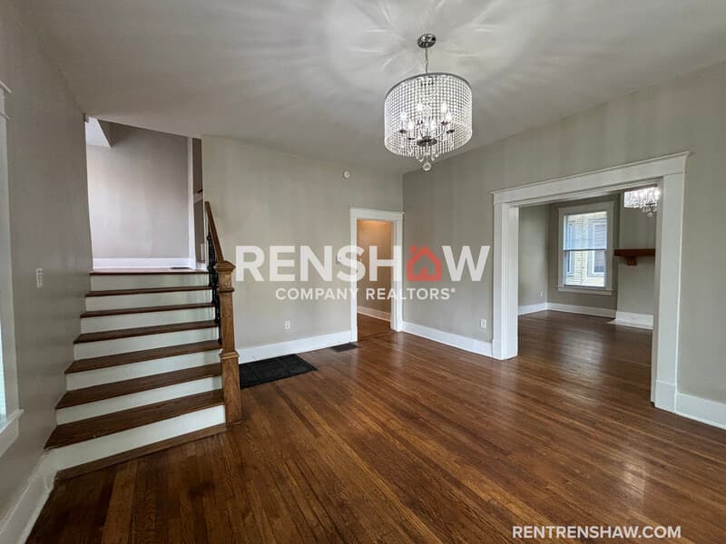 Memphis House: 59 N Willett St