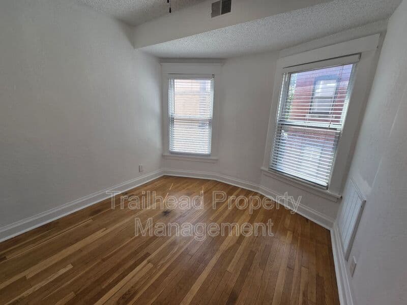 Kansas City House: 3433 Central St