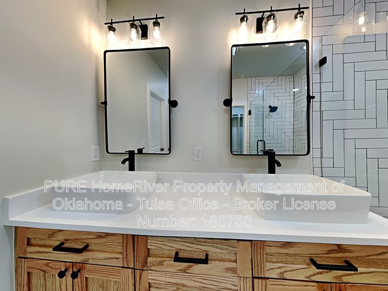 Tulsa House: 1305 S Carson Ave