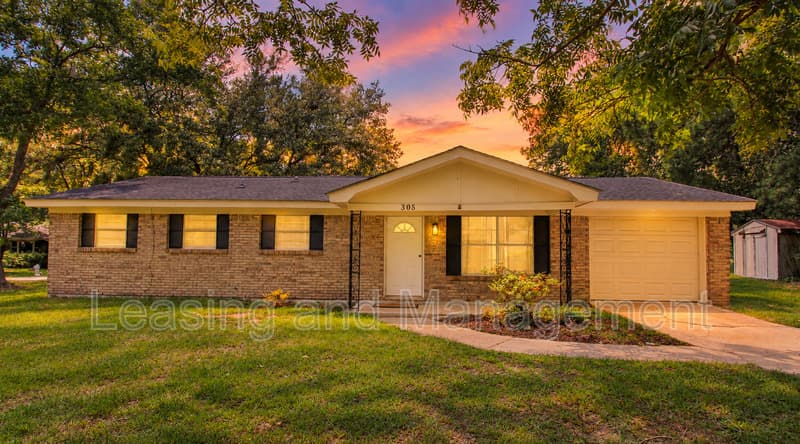 Charleston House: 305 Millcreek Drive