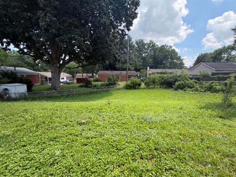 HAZELWOOD House: 7250 HOWDERSHELL RD