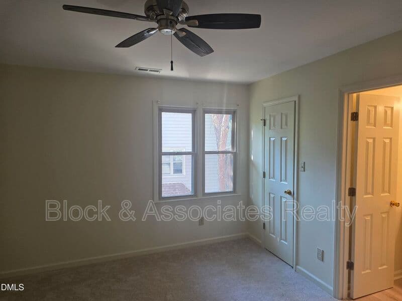 Raleigh House: 6550 Thetford Ct