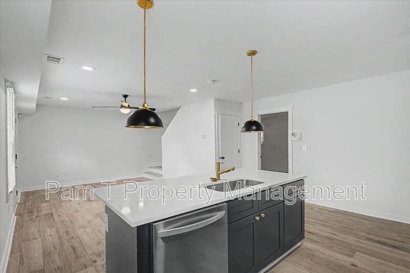 Savannah House: 201 - A W 37th St