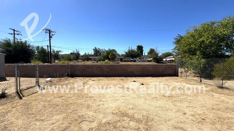 Apple Valley House: 18687 Highway 18